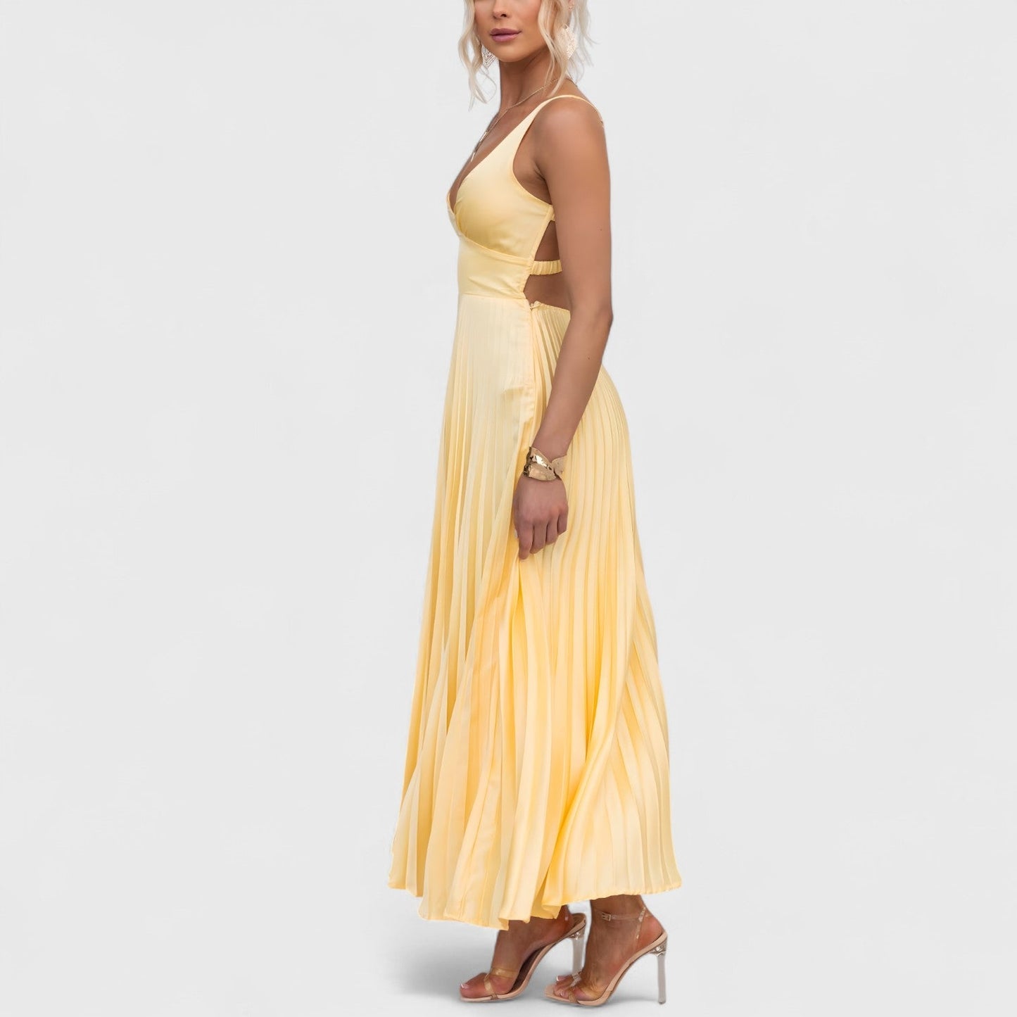 Énora | Yellow pleated dress with V-neck